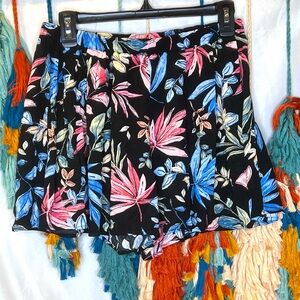 Moon Kiss Black Tropical Theme Shorts Size Small/Medium